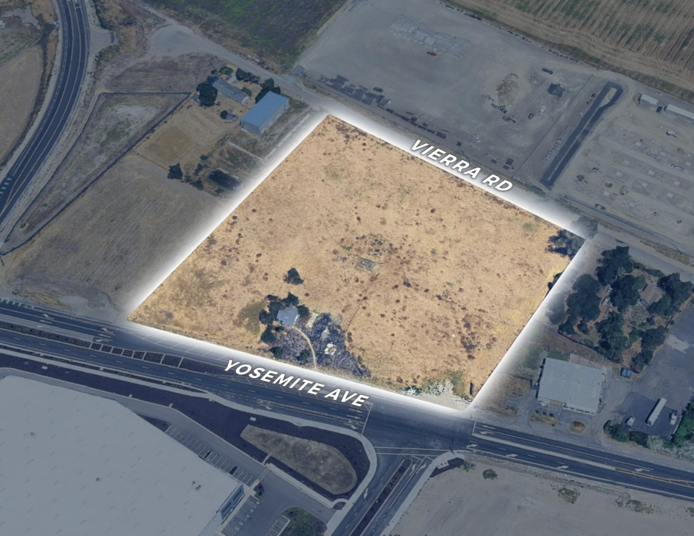 Aerial of the parcel with its boundary keyed, Vierra Road to the north and Yosemite Avenue to the south